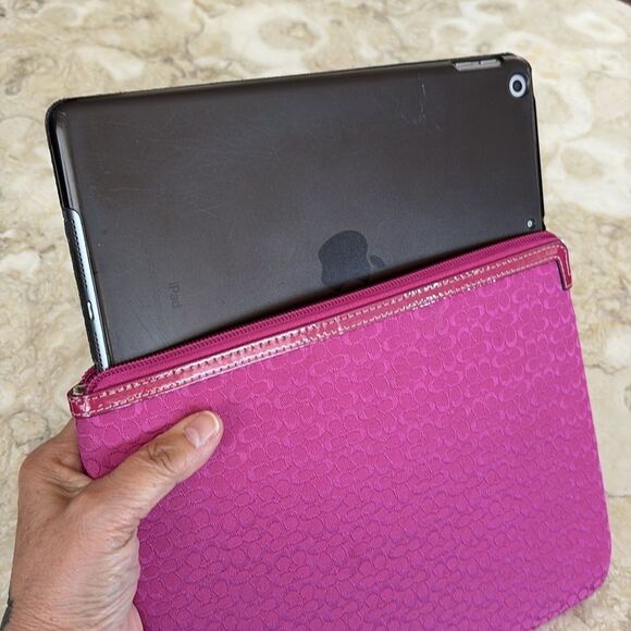 Coach Mini Signature Ipad Tablet Padded Zippered Sleeve Authentic Fuchsia - Picture 4 of 10